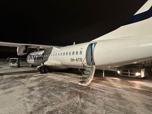 ヘルシンキラウンジ滞在後ヴィリニュスへ
搭乗10人プロペラ機💦
離陸直後の...