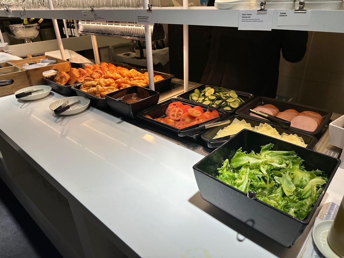 ヘルシンキラウンジ滞在後ヴィリニュスへ
搭乗10人プロペラ機💦
離陸直後の...