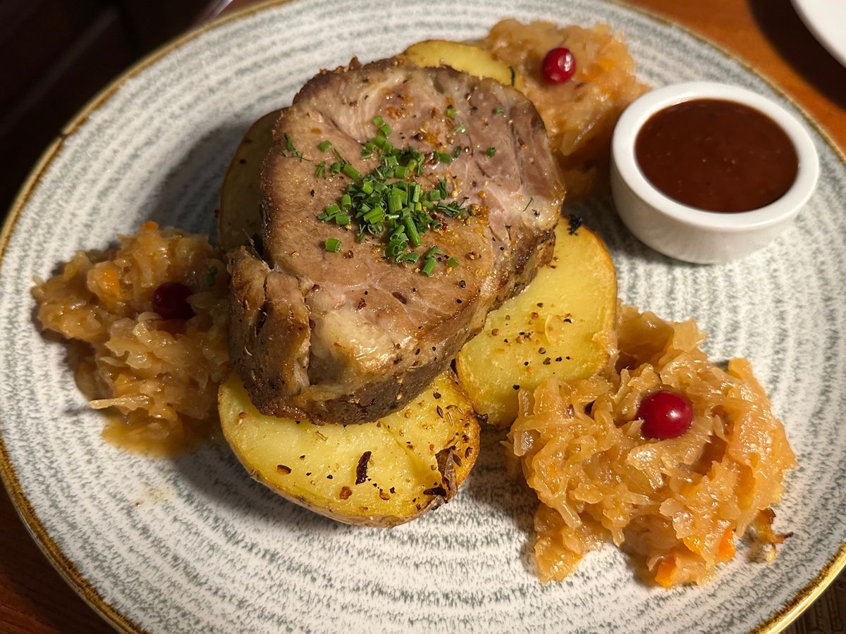 ラトビアレストラン「Salve」
ズィルニ
ペリメニ
ポークとザワークラウト