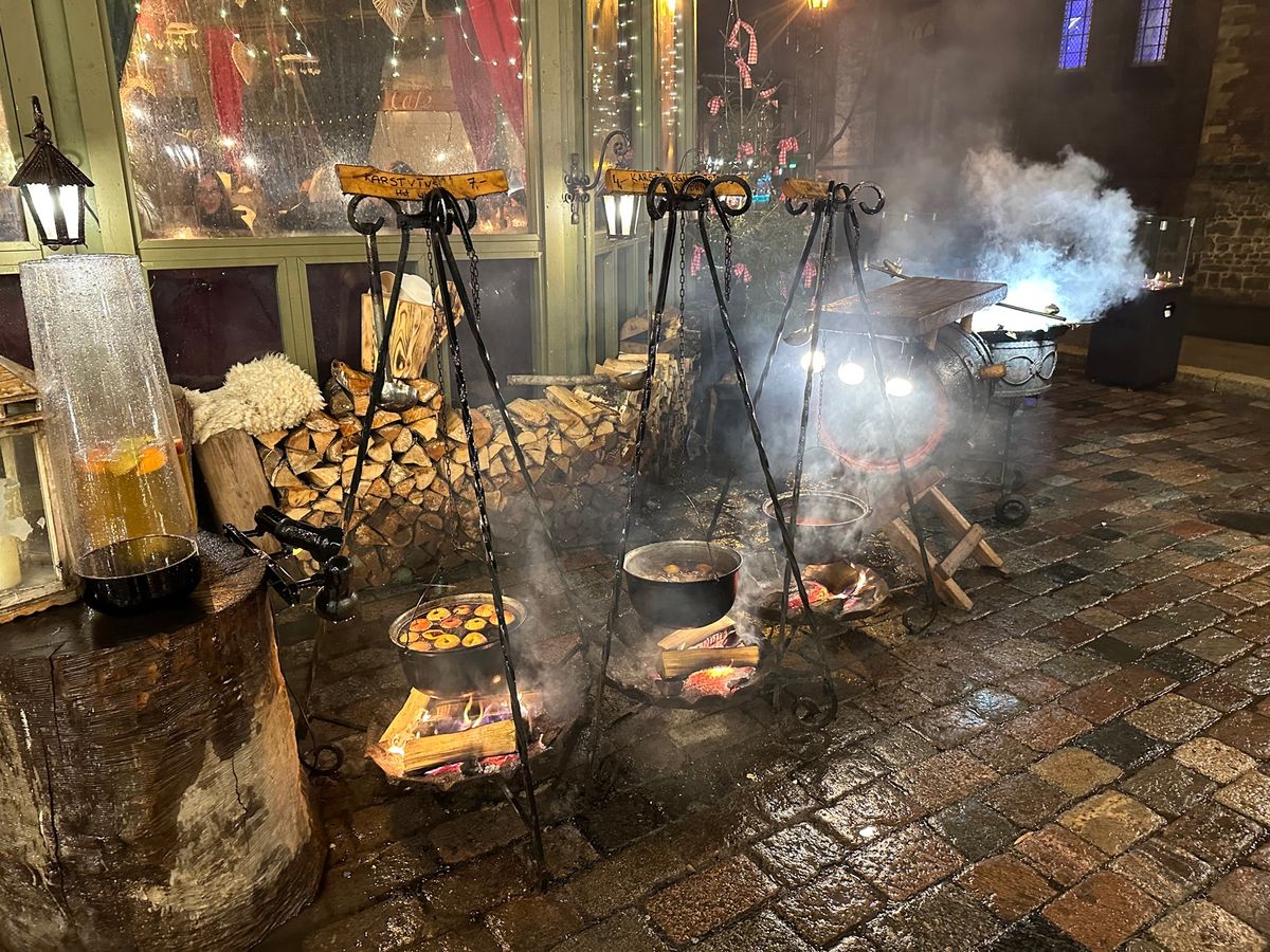 クリスマスマーケットはドーマ広場で