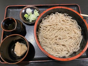 ランチは蕎麦。くるみ蕎麦をいただきました。手打ち蕎麦で美味しかったです。