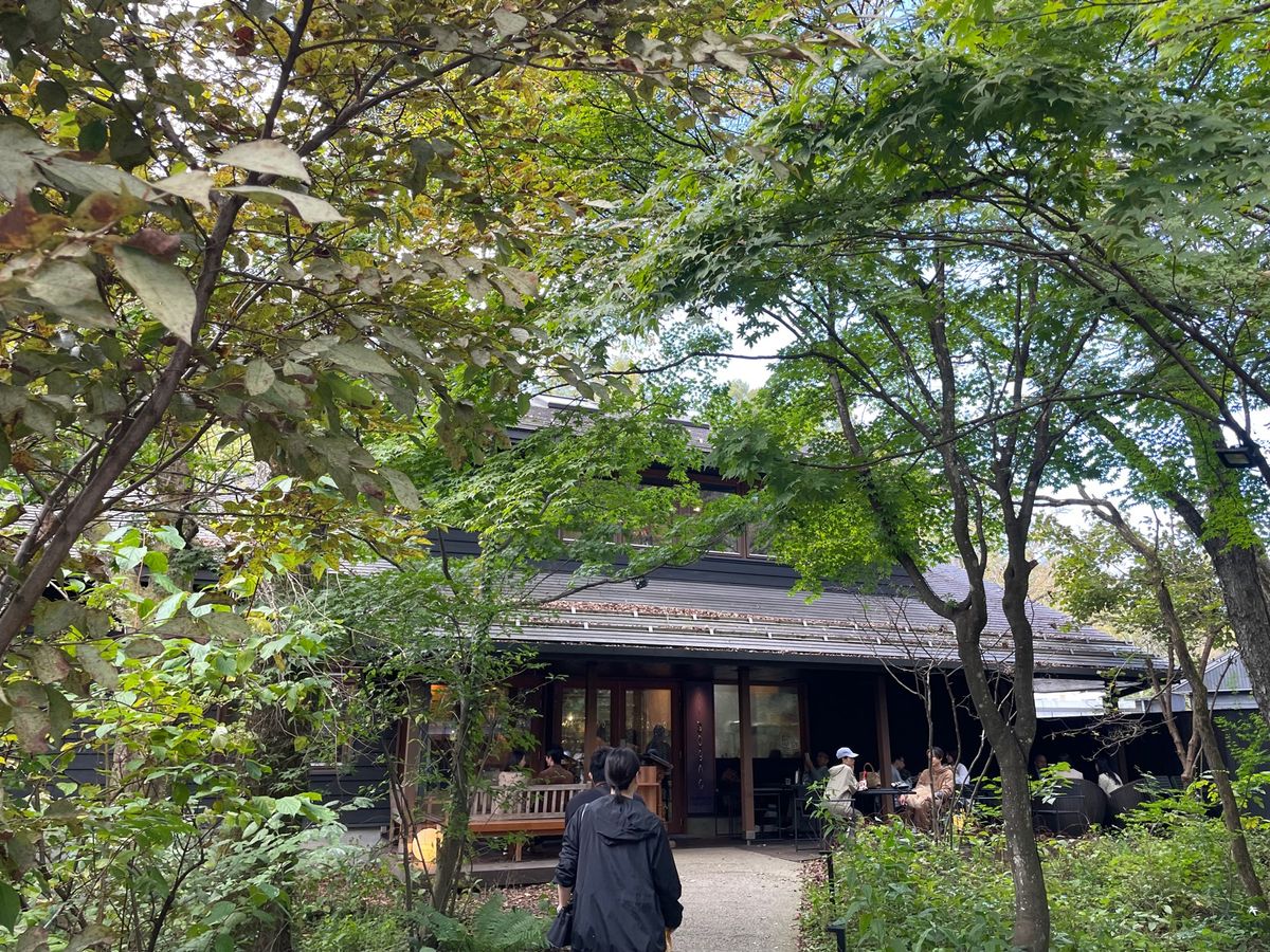 星野エリアにあるハルニレテラスへ。お洒落なお店が並んでました。