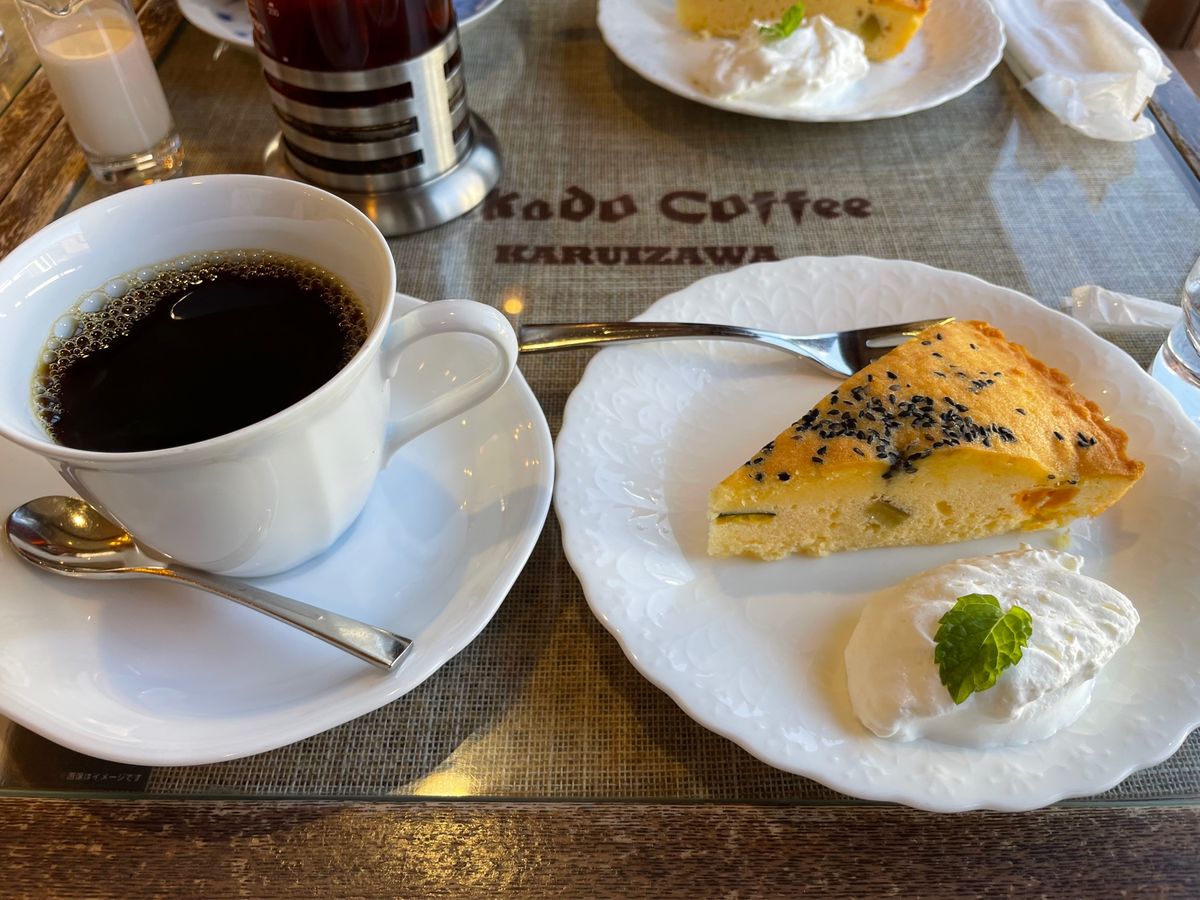 小諸から軽井沢へ。旧軽井沢のメインストリートを散策。ミカドコーヒーでケーキ...
