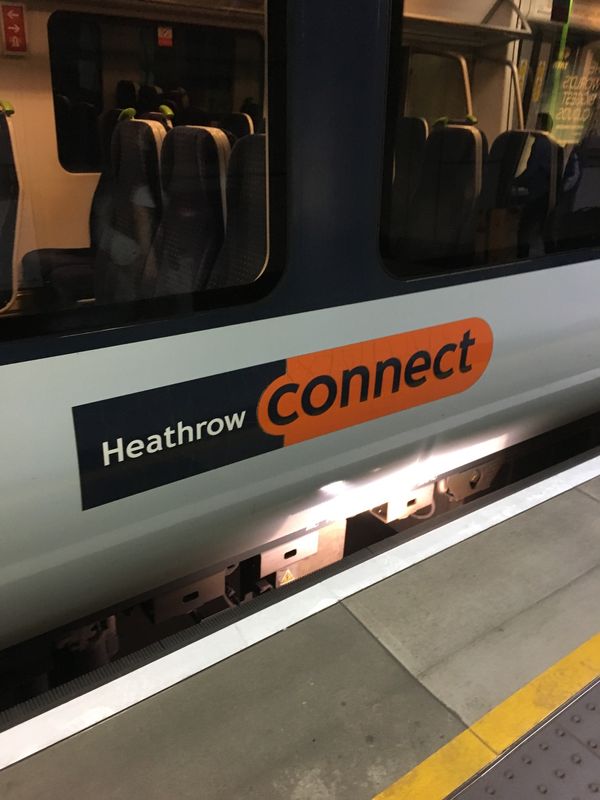 イギリス(英国)・ロンドン「NRT ✈︎ HKG ✈︎ LHR ⛐ LGW ✈︎ DBV ⛐ SPU ✈︎ FRA ✈︎ HKG ✈︎ NRT」の写真：ロンドン到着。