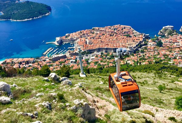 イギリス(英国)・ロンドン「NRT ✈︎ HKG ✈︎ LHR ⛐ LGW ✈︎ DBV ⛐ SPU ✈︎ FRA ✈︎ HKG ✈︎ NRT」の写真：スルジ山からの絶景