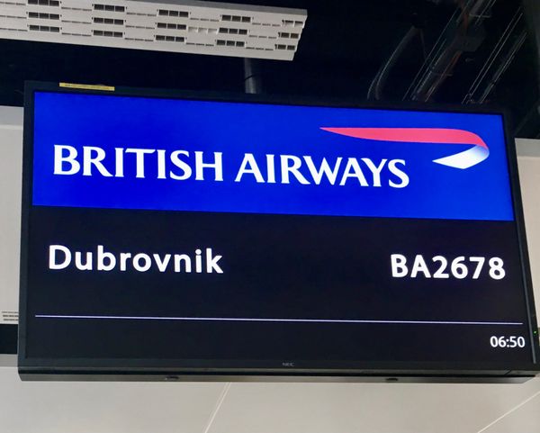 イギリス(英国)・ロンドン「NRT ✈︎ HKG ✈︎ LHR ⛐ LGW ✈︎ DBV ⛐ SPU ✈︎ FRA ✈︎ HKG ✈︎ NRT」の写真：ガットウィック空港からドゥヴロウニクに向...