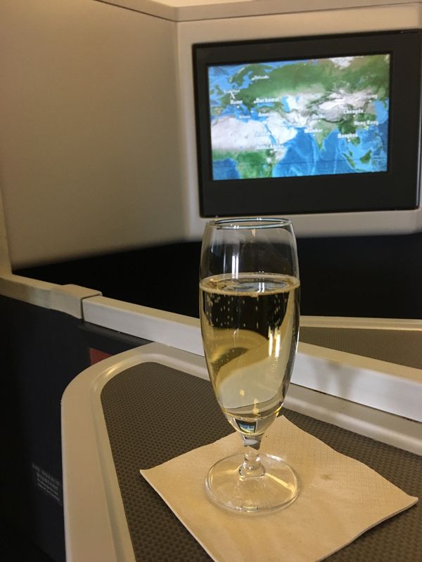 イギリス(英国)・ロンドン「NRT ✈︎ HKG ✈︎ LHR ⛐ LGW ✈︎ DBV ⛐ SPU ✈︎ FRA ✈︎ HKG ✈︎ NRT」の写真：香港に向けて出発です。