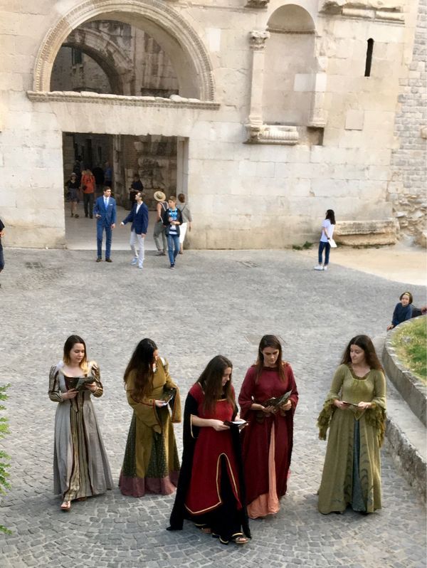 イギリス(英国)・ロンドン「NRT ✈︎ HKG ✈︎ LHR ⛐ LGW ✈︎ DBV ⛐ SPU ✈︎ FRA ✈︎ HKG ✈︎ NRT」の写真：ディオクレティアヌス宮殿周辺