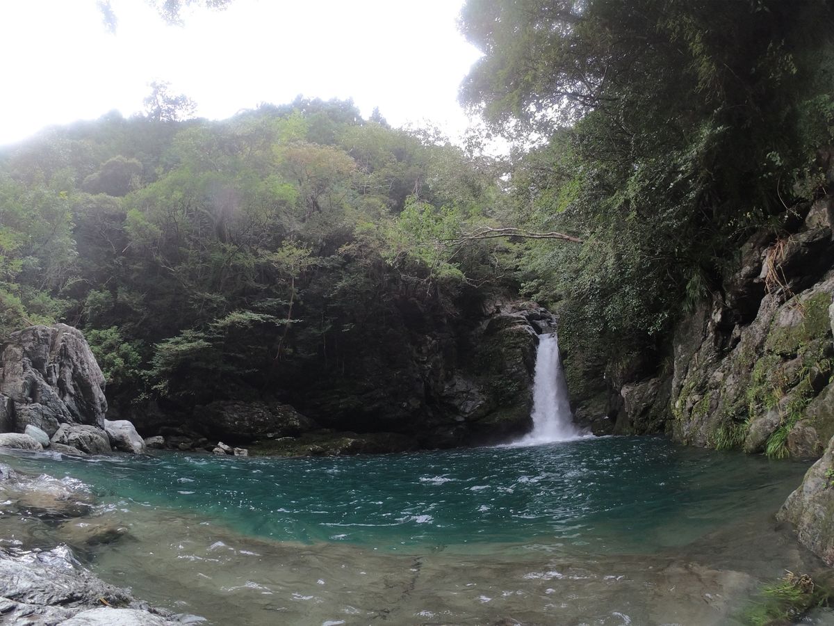 にこ淵

めちゃくちゃ水が綺麗。
道中の川も綺麗すぎて大感動！