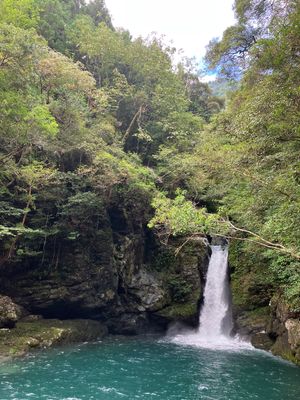 にこ淵

めちゃくちゃ水が綺麗。
道中の川も綺麗すぎて大感動！