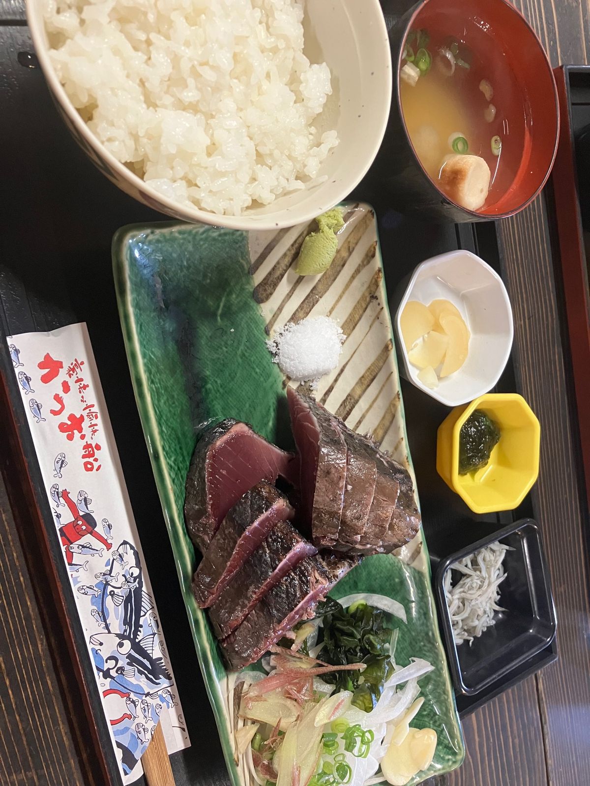 この旅行で食べたもの。
ほぼ魚。
かつおのたたき。
縞鯵。
かつおのおさし...
