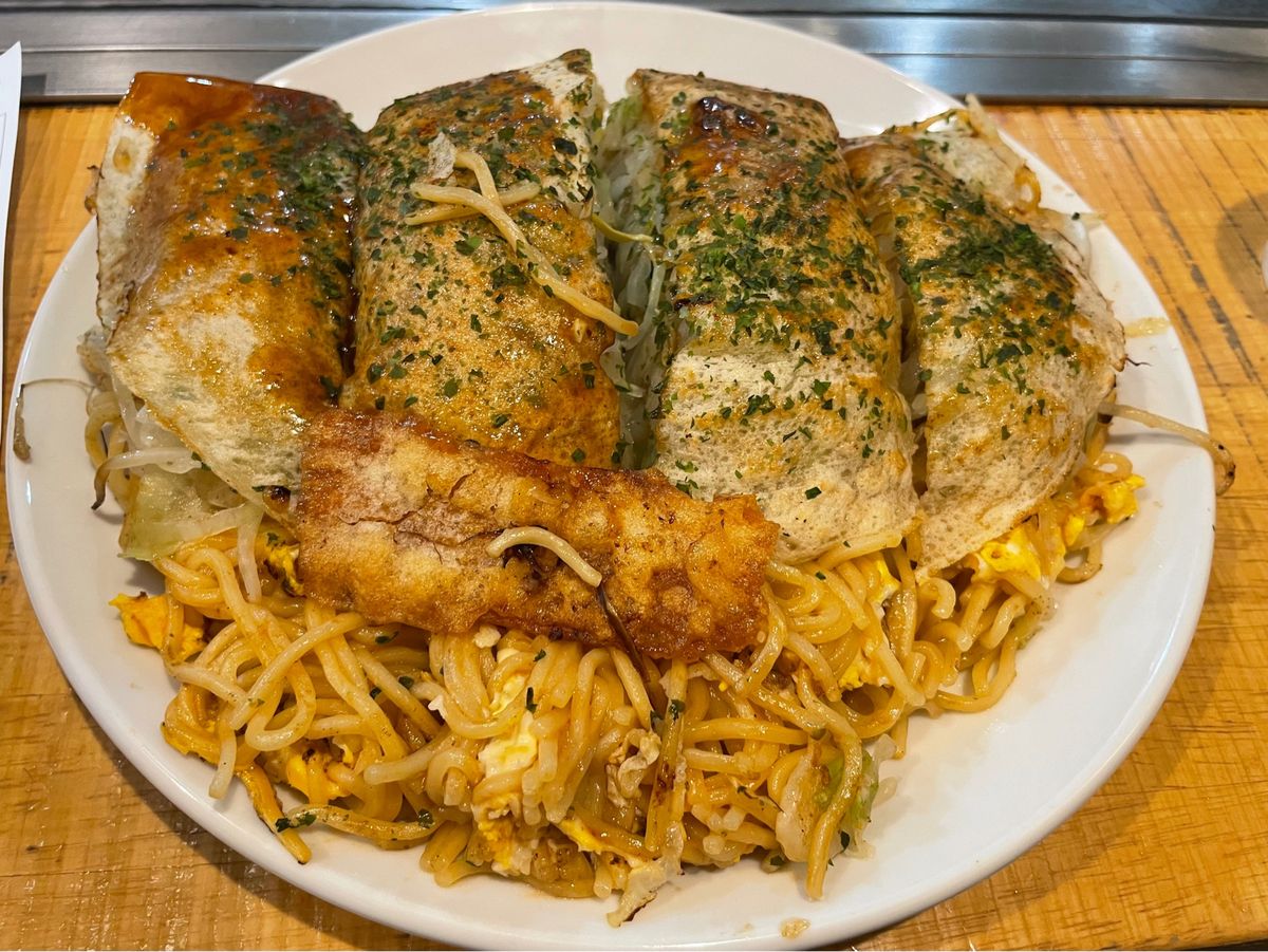 仕事帰りは駅構内のekieにある「麗ちゃん」で再びお好み焼き。