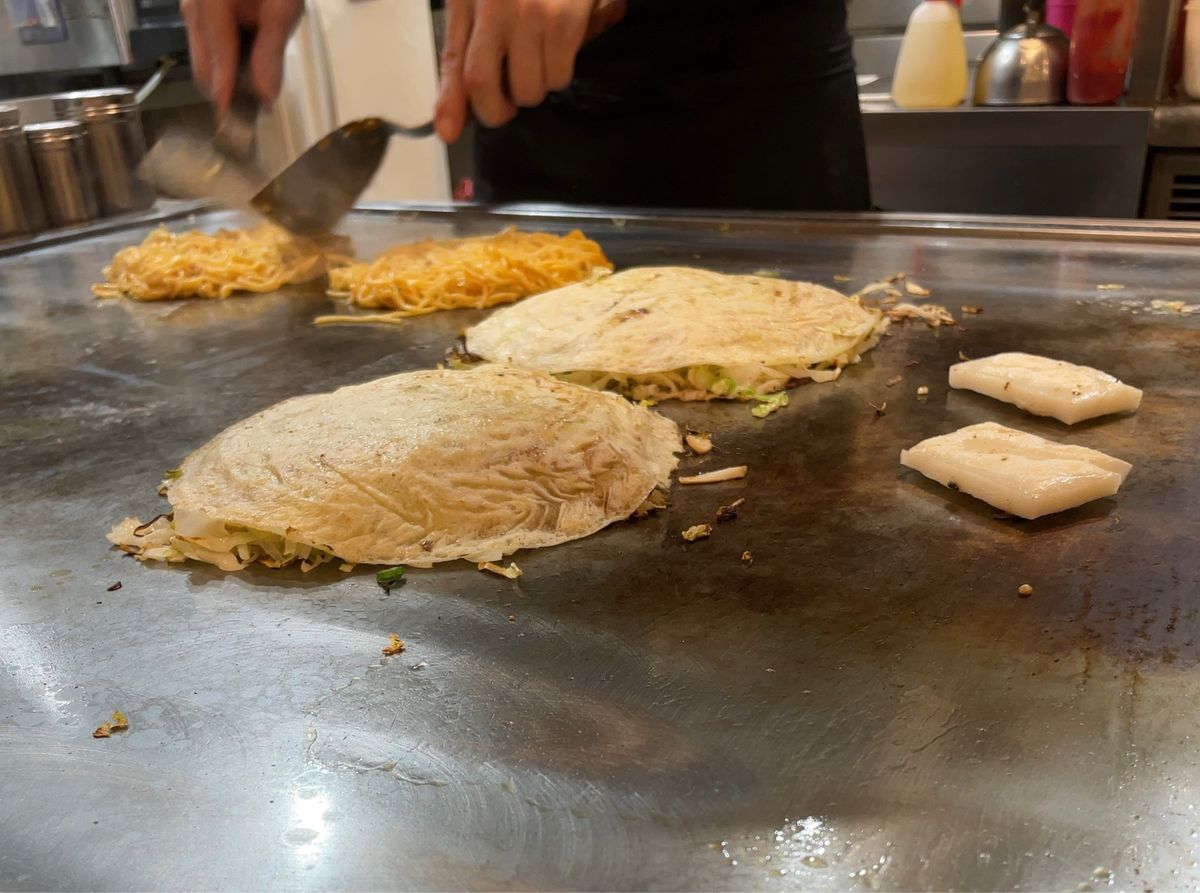 仕事帰りは駅構内のekieにある「麗ちゃん」で再びお好み焼き。