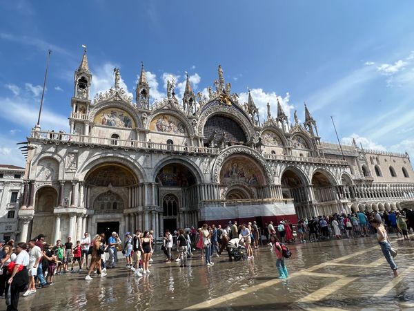 イタリア・ローマ「イタリア旅行」の写真：ヴェネツィア
1.雨でサン・マルコ寺院の...