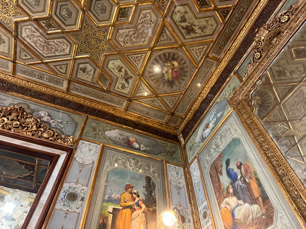 ヴェネツィア
1.雨でサン・マルコ寺院の前に水溜り。
珍しいモノみれた。
...