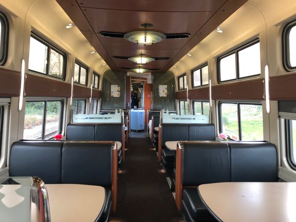 アメリカ(米国)・ニューヨーク「2022.04 ORD.MIA.JFK」の写真：11時発の列車でお昼は出ないかな？と思っ...