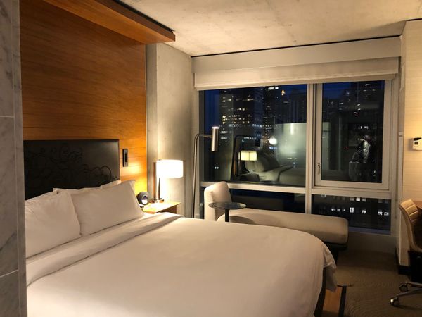 アメリカ(米国)・ニューヨーク「2022.04 ORD.MIA.JFK」の写真：ペンステーションそばのルネッサンスニュー...