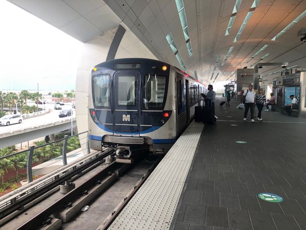 アメリカ(米国)・ニューヨーク「2022.04 ORD.MIA.JFK」の写真：マイアミ空港から電車とバスでマイアミビー...
