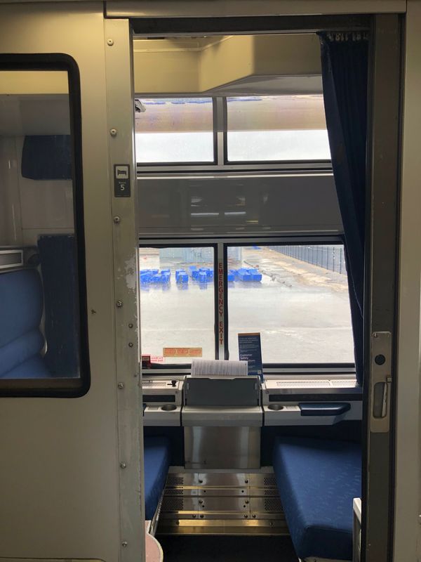 アメリカ(米国)・ニューヨーク「2022.04 ORD.MIA.JFK」の写真：お部屋
スーツケースの棚がありますが、高...