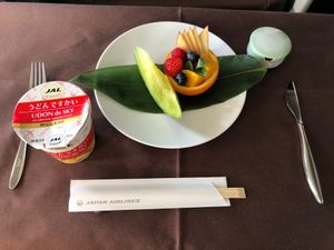 夜が明けてきました
この感覚はたまらない瞬間
到着前のお食事はフレッシュフ...