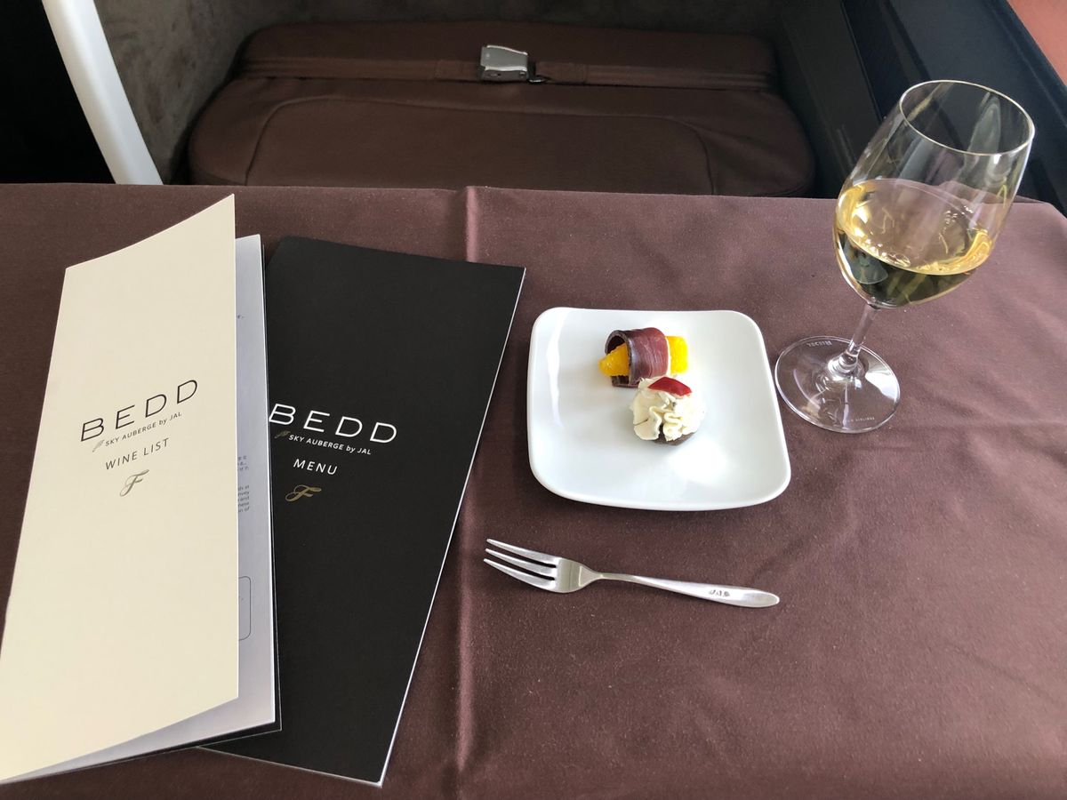 離陸後はサアビス開始
まずは泡とアミューズから