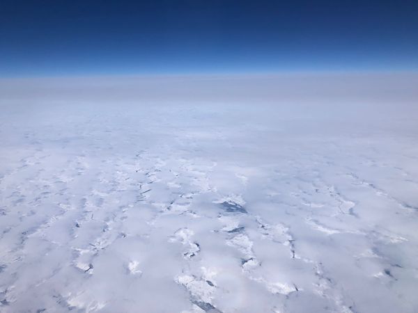 アメリカ(米国)・ニューヨーク「2022.04 ORD.MIA.JFK」の写真：真っ白なところ
お腹も満ちたのでひと眠り