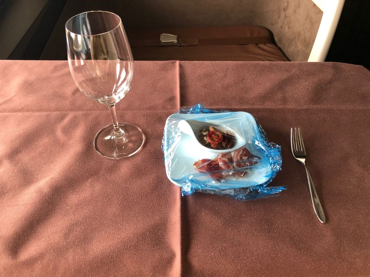 まずはサロンから