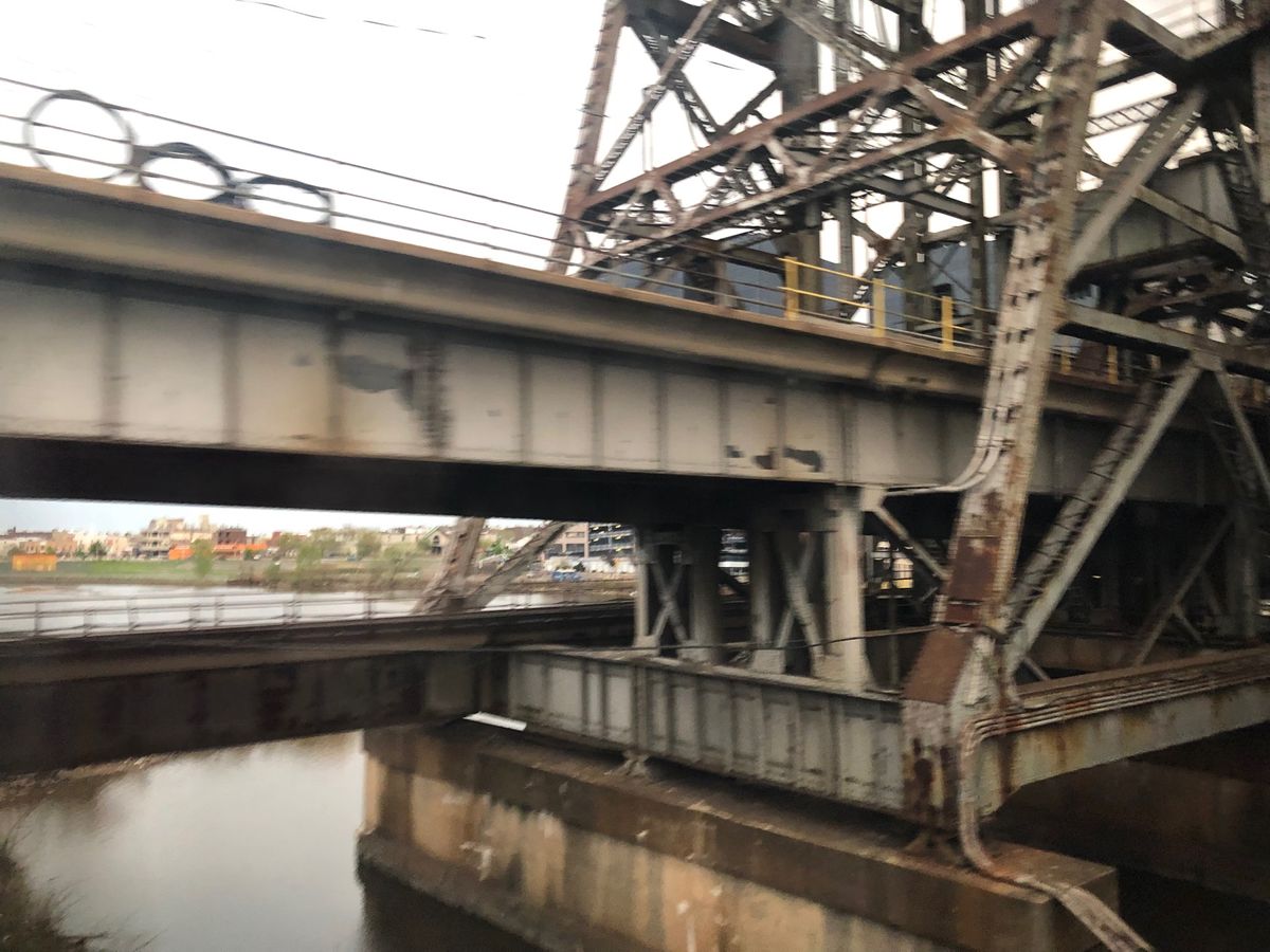 マイアミから30時間余り
近郊列車が増えてくると、終着ニューヨークまであと...