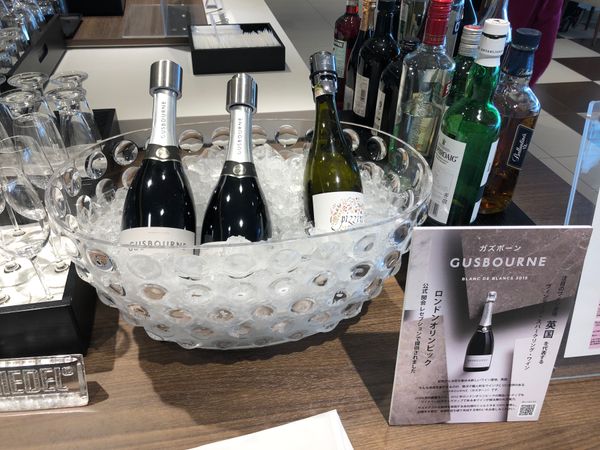 アメリカ(米国)・ニューヨーク「2022.04 ORD.MIA.JFK」の写真：ラウンジはサクラがクローズしていて、ファ...