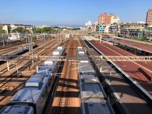 模型屋さん以外、用事はないので帰ります
数少ない客車の急行列車