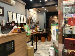 食後にお茶の買い出し
いつものお茶屋さんの会長翁も元気でひと安心です