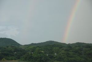 ホテル着いてから突然の雷雨。
子供は怖がっていたけど、雨が上がりに虹🌈が