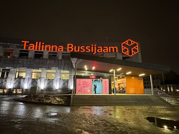 エストニア・タリン「バルト三国旅行　エストニア」の写真：タリンバスターミナルからポート近くのホテ...