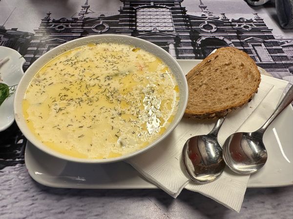 フィンランド・ヘルシンキ「バルト三国旅行　フィンランド」の写真：1/3
サーモンスープとオープンサンド
...