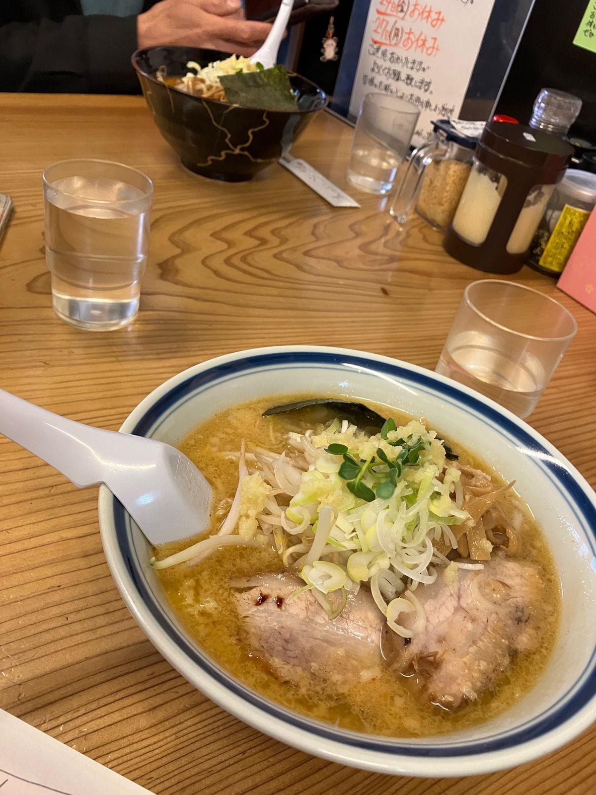 仲良し仲間と雨だったけど食べ歩きもできたし
プリンが🍮….ラーメン良かったー