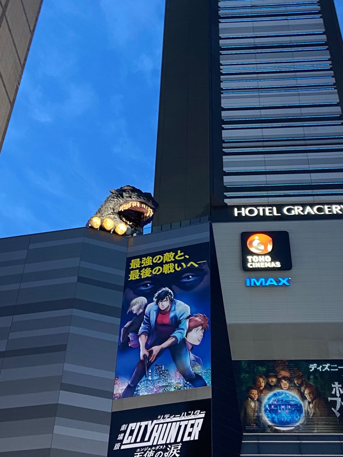 ゴジラが迫力がありとてもよかった！
羽田神社では飛行機の絵が書いてあり、と...