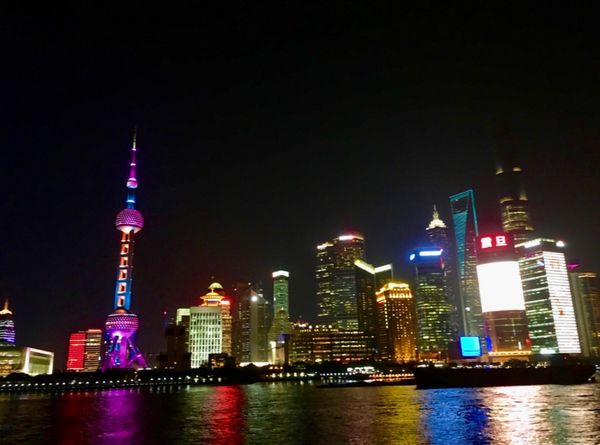 香港・跑馬地 Happy Valley「NRT ✈︎ HKG ✈︎ PVG ✈︎ NRT」の写真：外灘の夜景