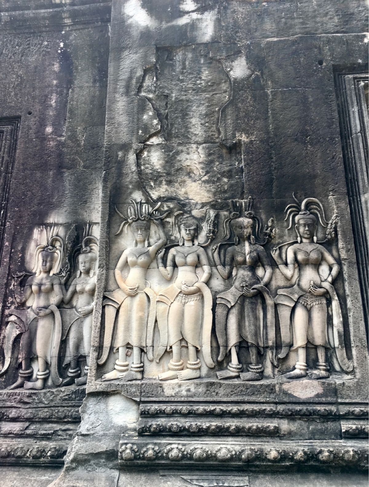 アンコールワット内部へ。