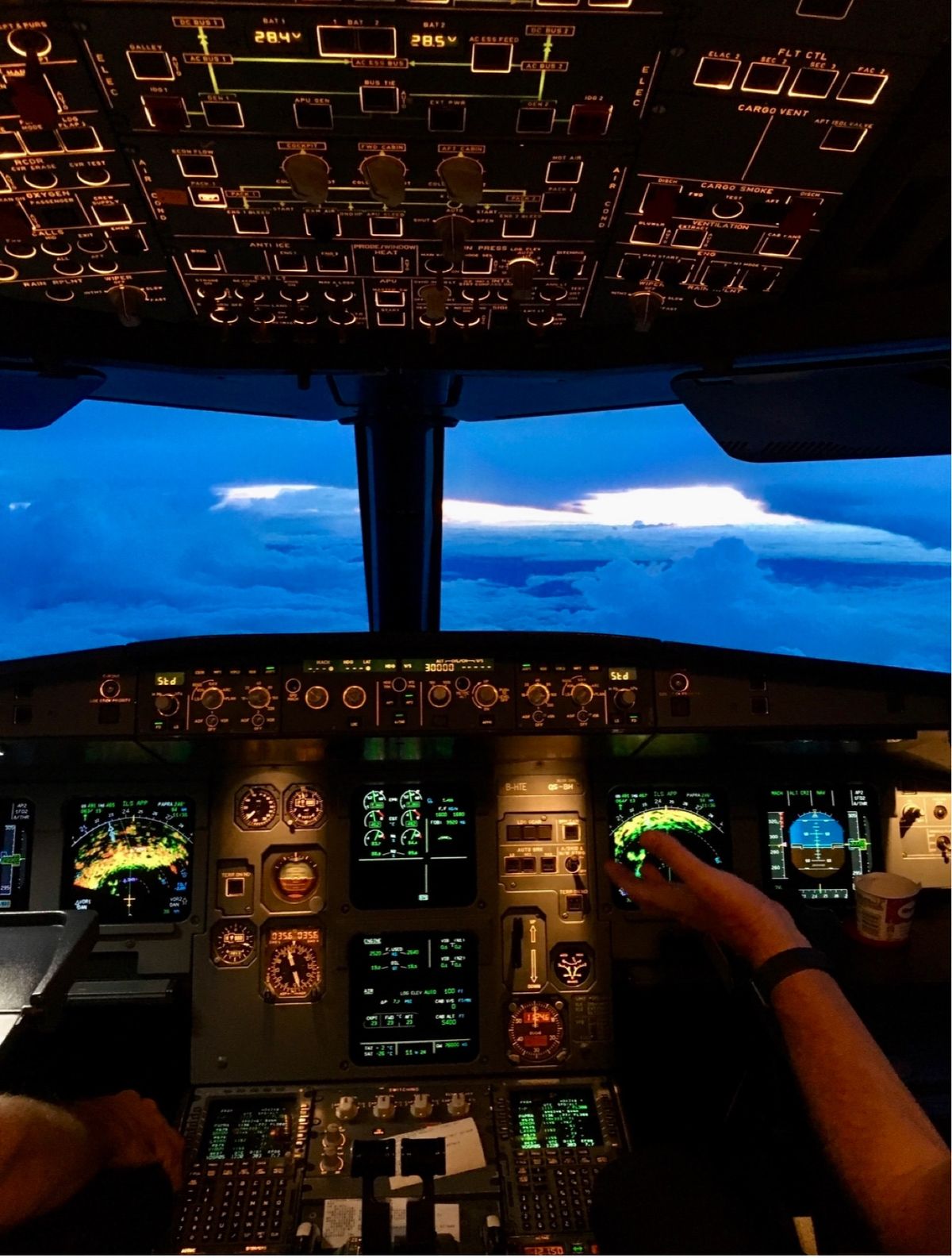 せっかくなのでコクピットの写真を。