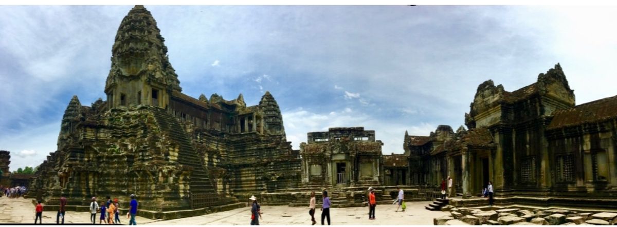 アンコールワット内部へ。