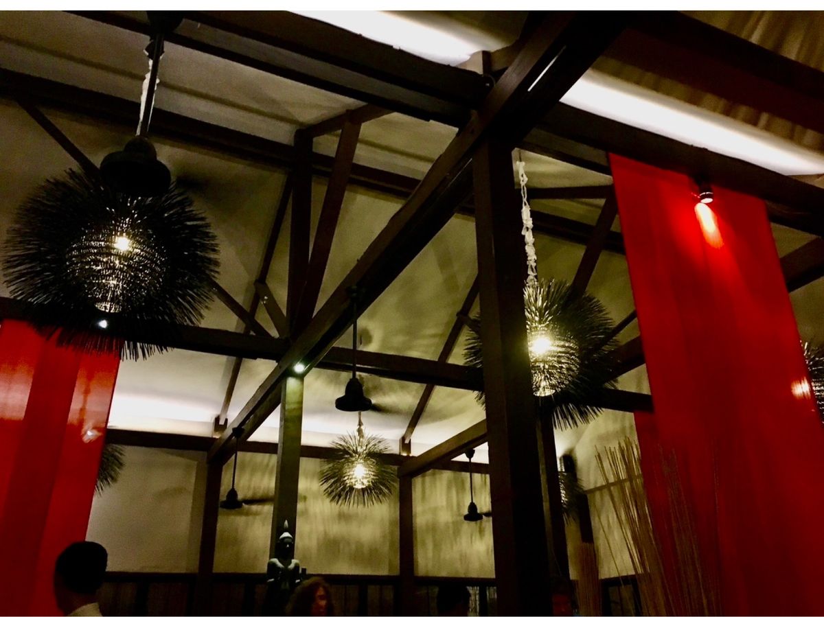 夜はクメール料理の名店へ。
家族で頂いた、多分最後の料理に感無量。