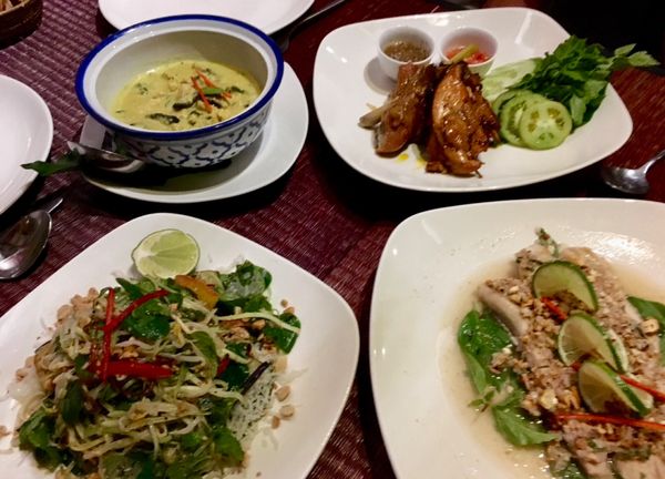 香港・跑馬地 Happy Valley「NRT ✈︎ HKG ✈︎ REP ✈︎ HKG ✈︎ HND」の写真：夜はクメール料理の名店へ。
家族で頂いた...