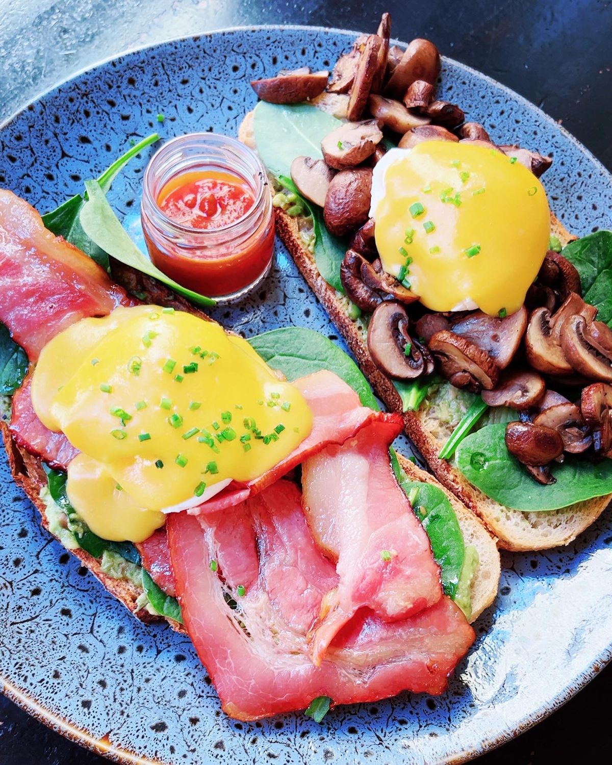 •3枚目/エッグベネディクト
 ベーコンとマッシュルームハーフアンドハーフ...