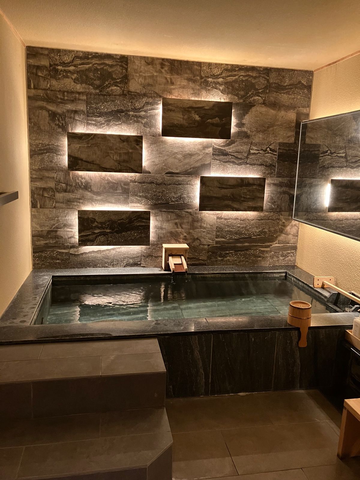 泊まってみたかった宿の別邸。
炭平別邸。
来ト時。