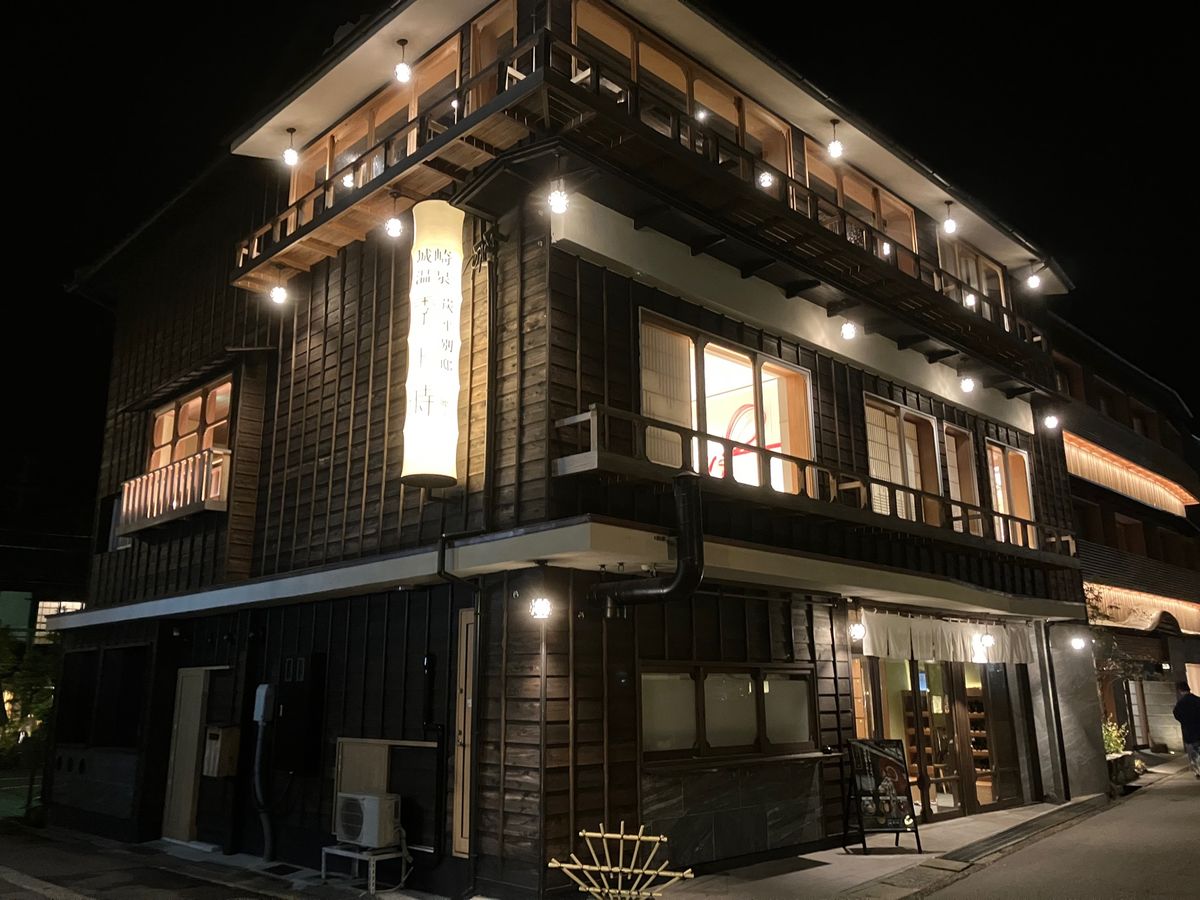 城崎温泉街の夜散歩。
懐かしのゲームがある、ゲームセンター。
ドラえもんむずい。