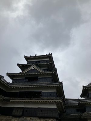 旅のしめ。
雨の松本城。