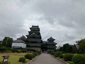 旅のしめ。
雨の松本城。