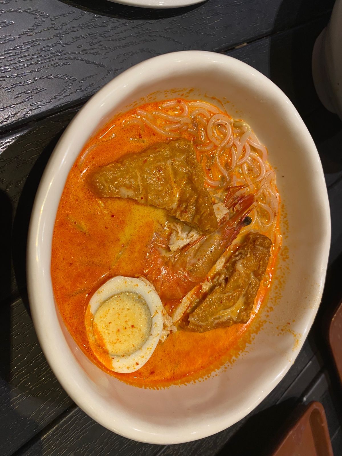 食事はスパイシーで美味
お酒は高いけど