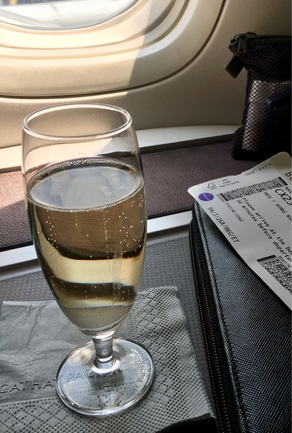 香港・跑馬地 Happy Valley「NRT ✈︎ HKG ✈︎ CDG ✈︎ GOA 🚇 Monterosso 🚇 Milano ✈︎ HKG」の写真：機内食、イタリア発は意外にも口に合わない...