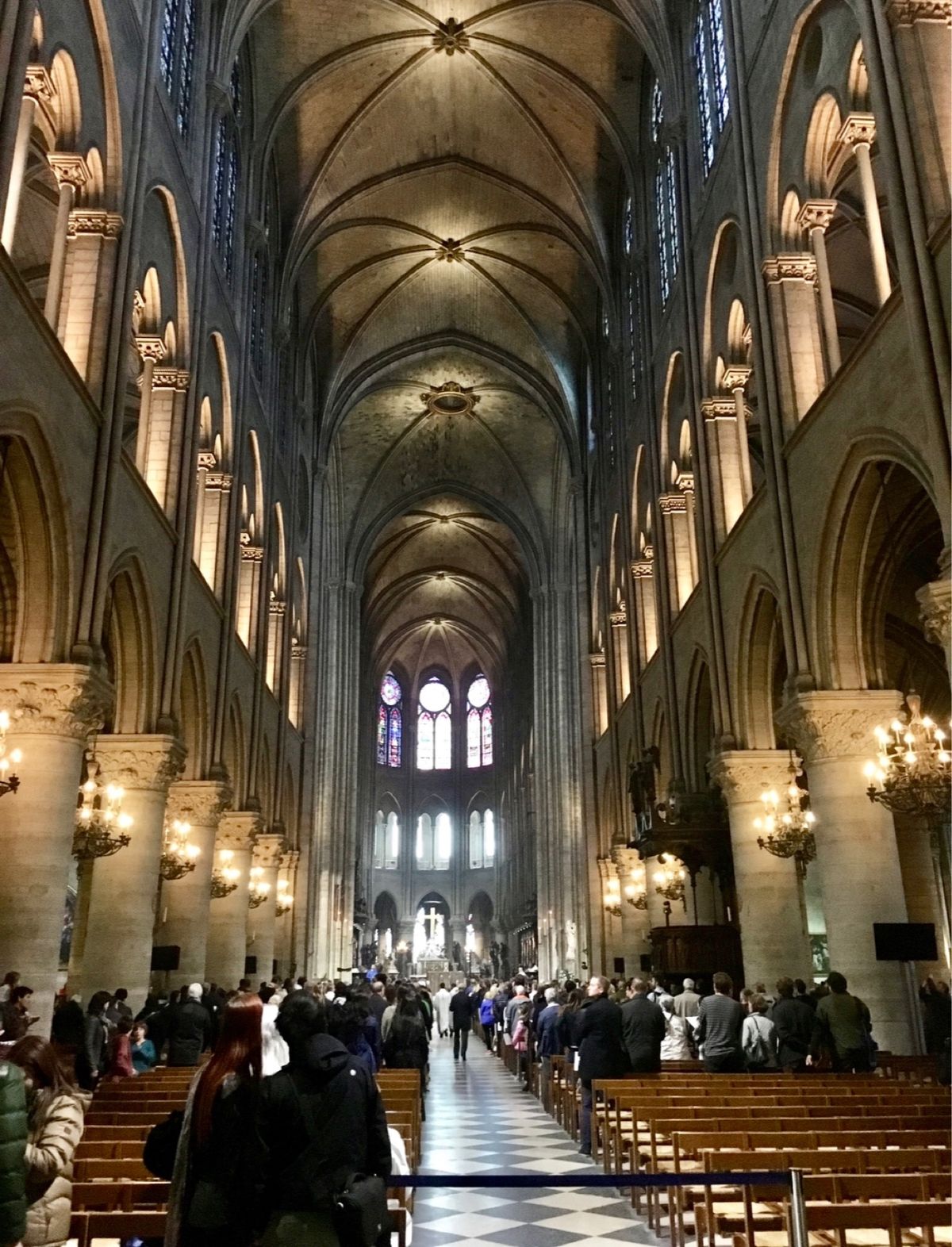 ノートルダム大聖堂。

丁度ミサを拝見出来た。
1919年の火事で消失の前...